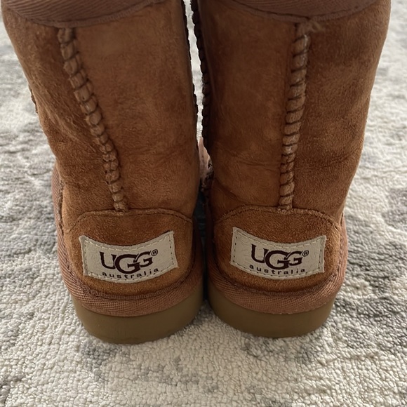 LIKE NEW💫 Toddler 6 UGG medium - Picture 8 of 9